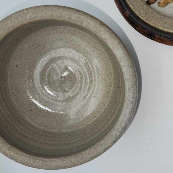 Vintage Studio Art Pottery Cheese Dome Butter Dish Not Signed Rustic Farmhouse - Picture 6 of 8